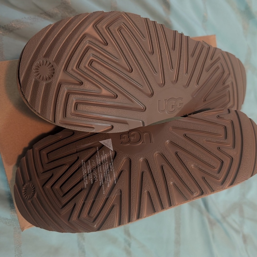 Ugg women’s Tasman size 7 women’s or 5 kids in chestnut New In Box - Picture 3 of 7